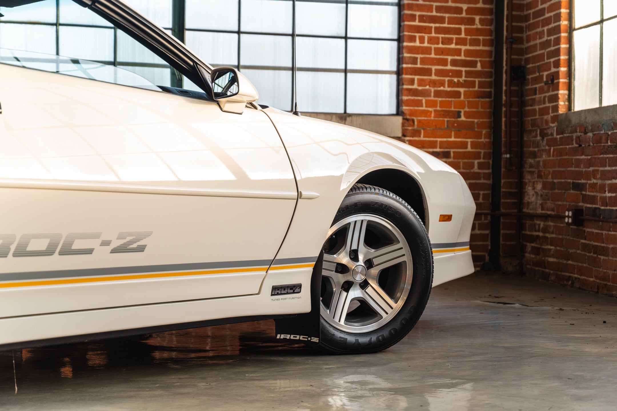 Image of 1989 Chevrolet Camaro IROC-Z Convertible